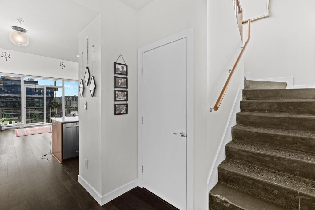 221 Union St, #ph907
