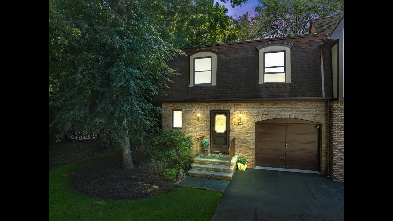 *** SOLD *** A Charming Townhouse in Montvale!
