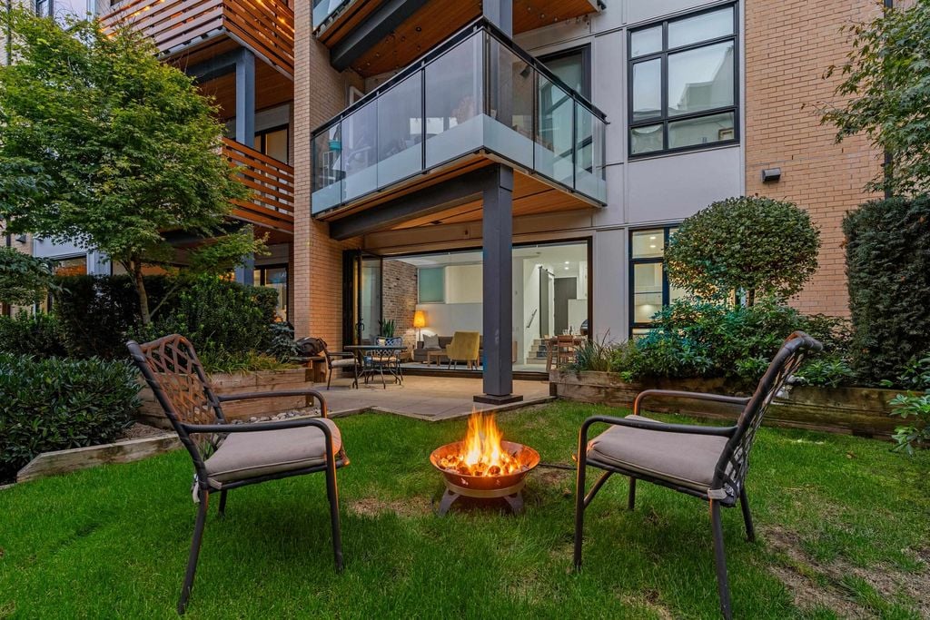300 Salter St, #118