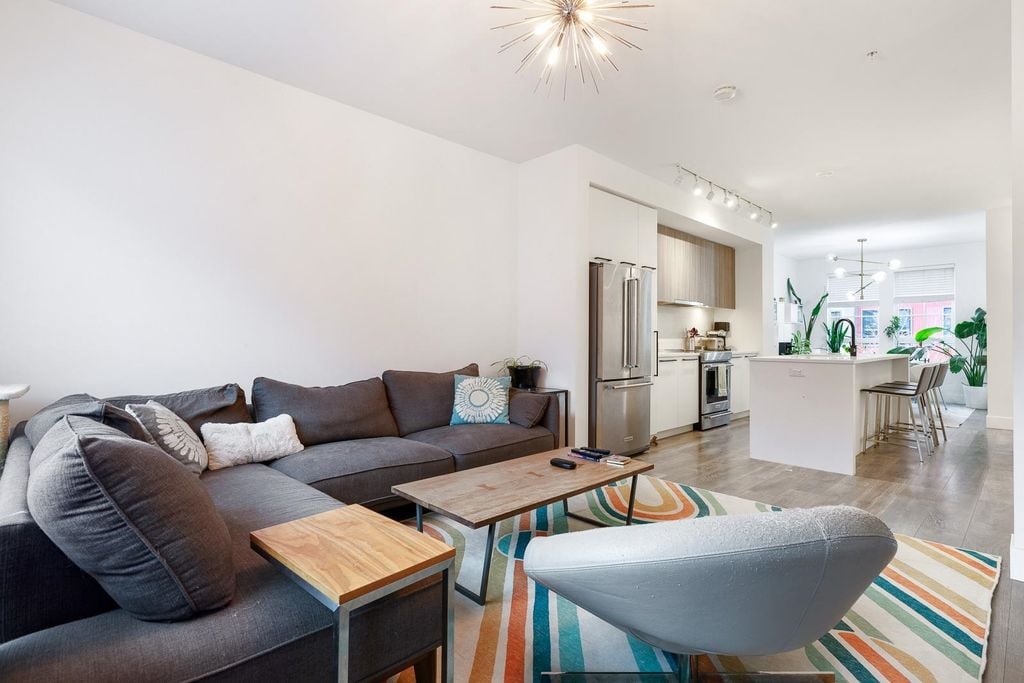 1361 Peakside Pl