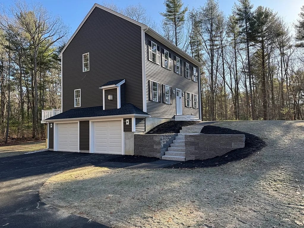23 Tisbury Ln