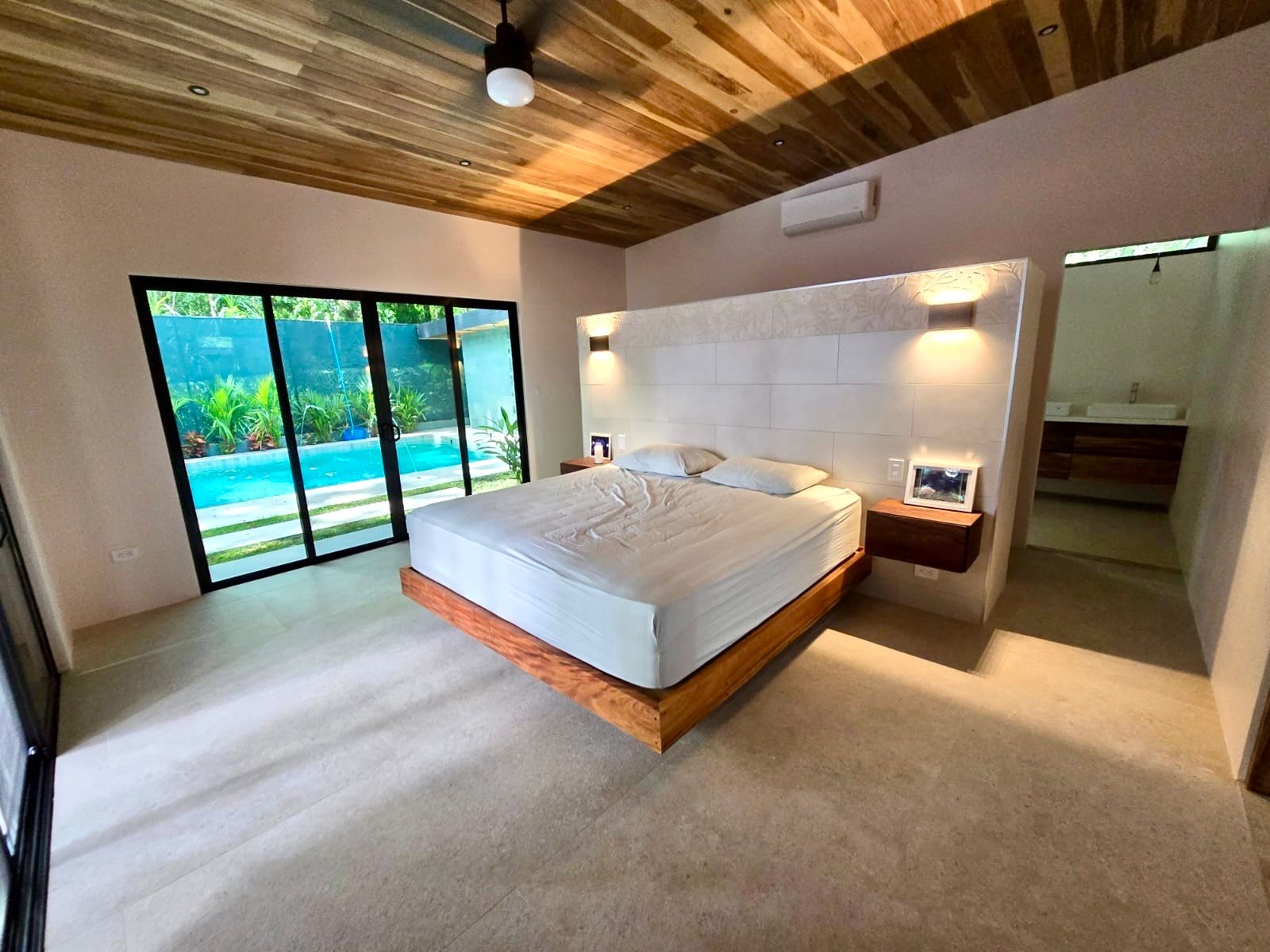 Tropical Modern Villa in Uvita – 3BR Retreat with Large Pool Near the Beach