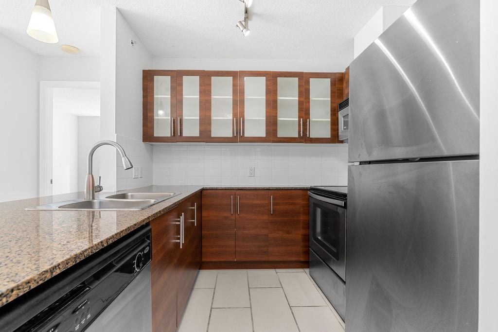833 Agnes St, #807