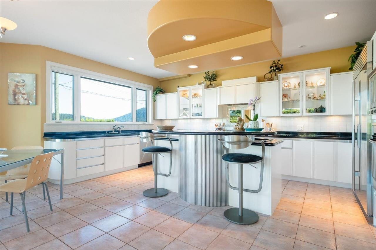 386 Beachview Dr