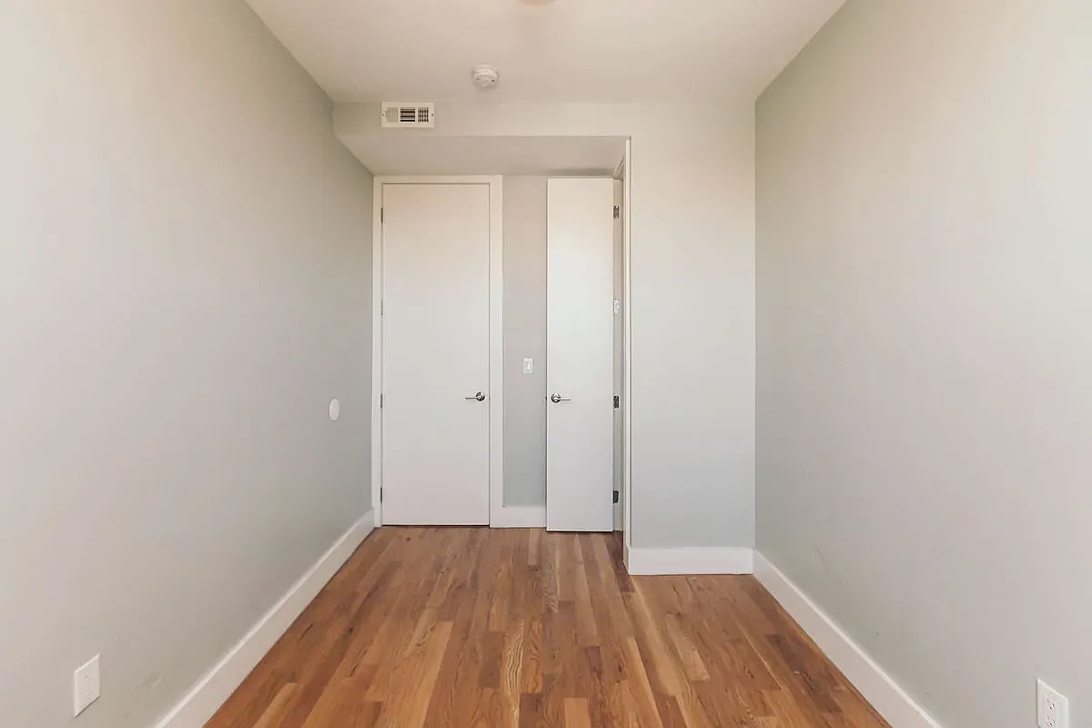 907 Broadway 3R