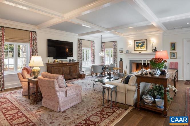 260 Farmington Dr