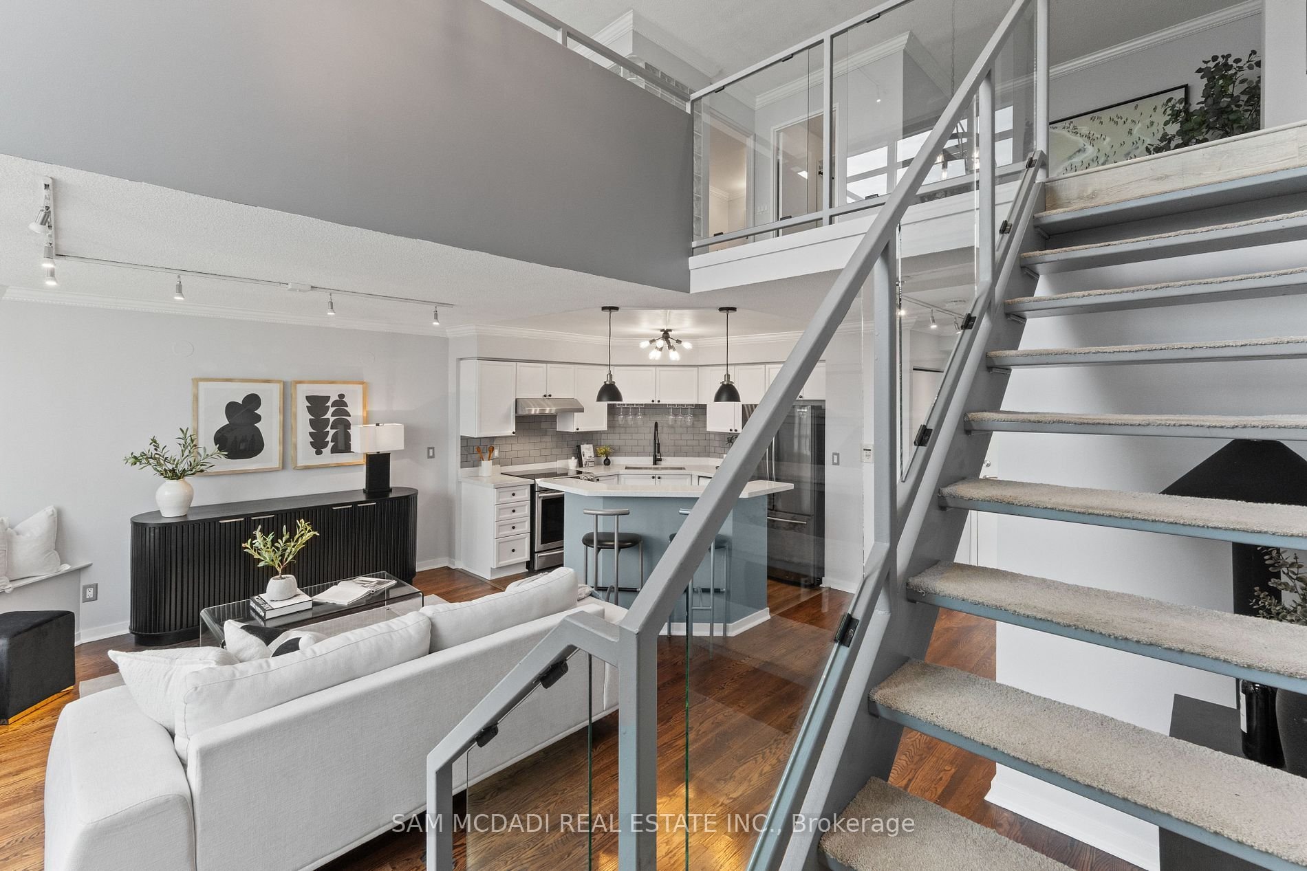 DREAMY TWO-STOREY PENTHOUSE
