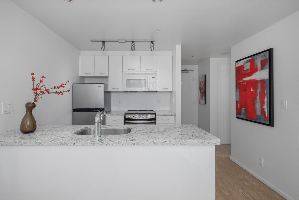 1331 W Georgia St, #707
