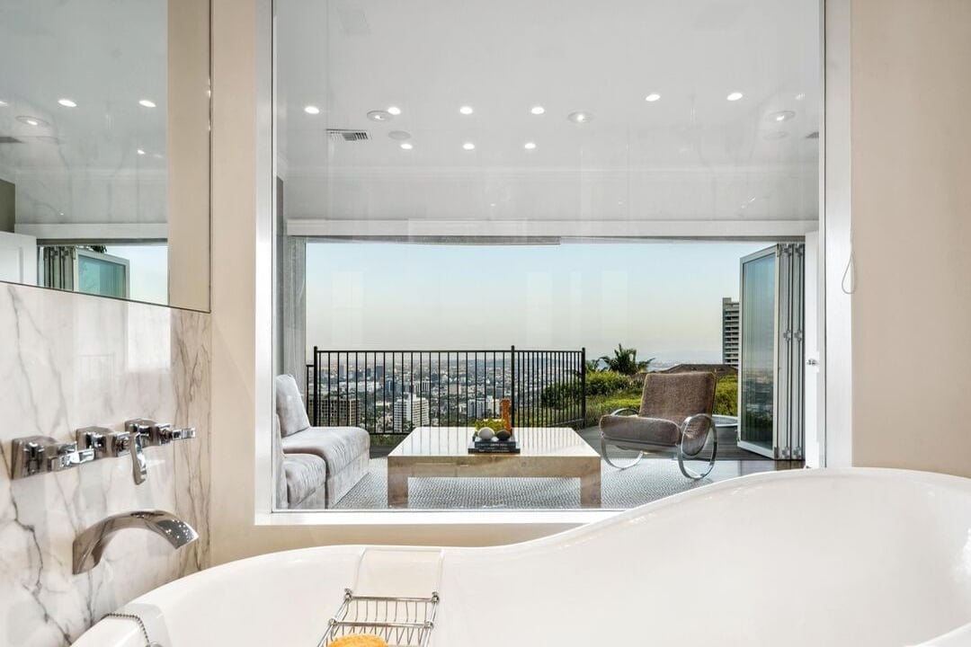 Sierra Mar Dr, 90069