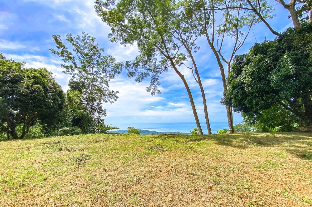 Large Uvita Lot With Whale’s Tail Ocean Views, Sunsets & Legal Water – Ready to Build!