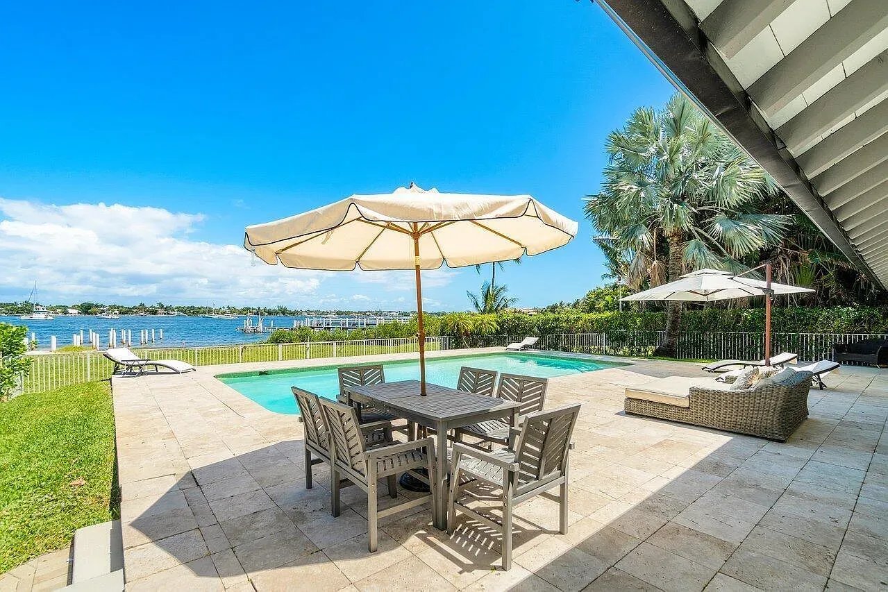 210 S Lake Dr
