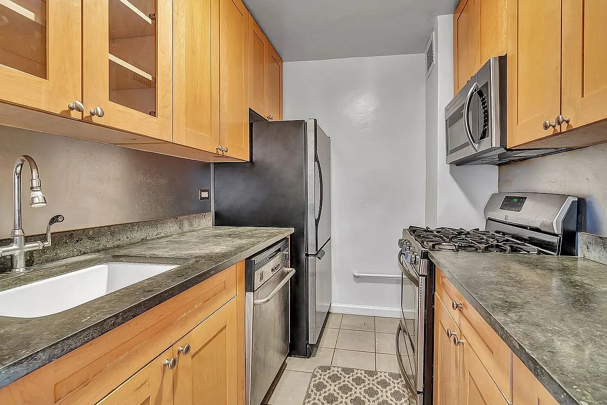 392 Central Park W #8H