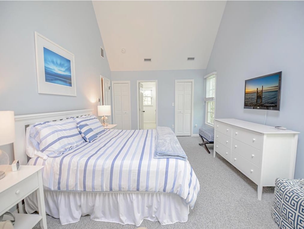32 Schoolhouse Rd