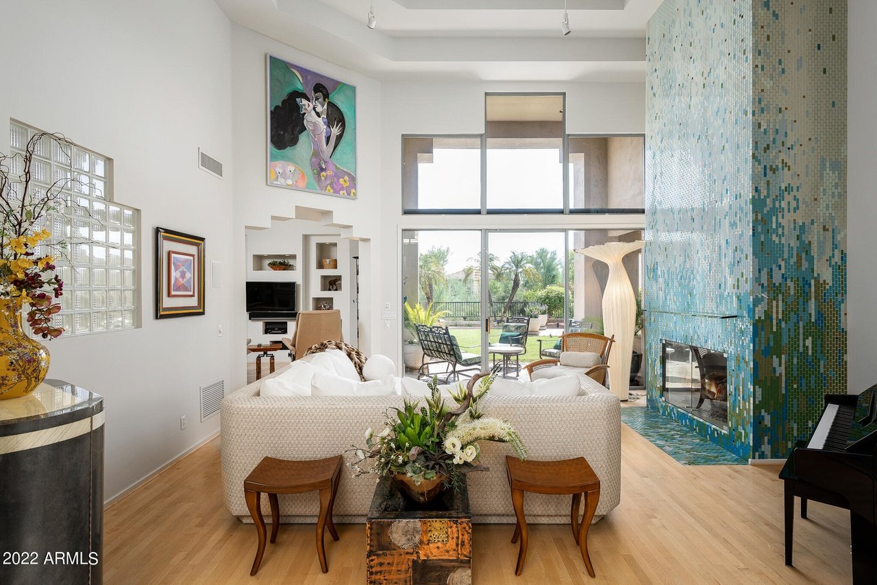 3041 E Sierra Vista Dr