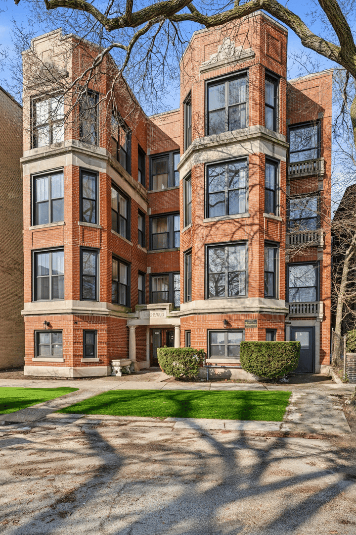 7516 N Eastlake Ter Unit 1