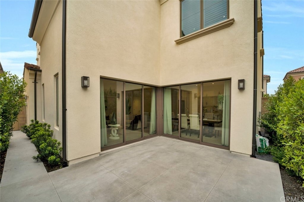 124 N lomita