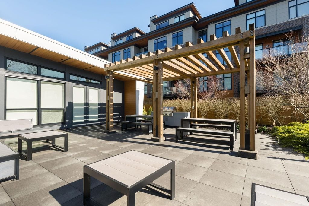 300 Salter St, #106
