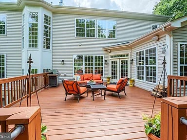 106 Calvary Ct SE