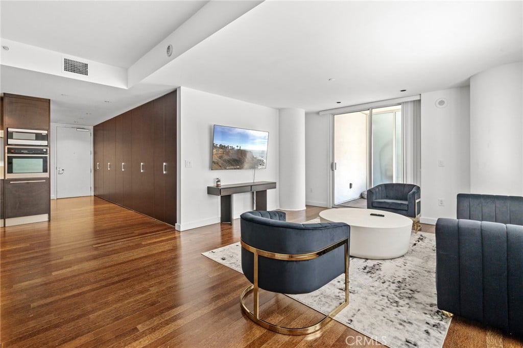 6250 Hollywood Blvd, #4M