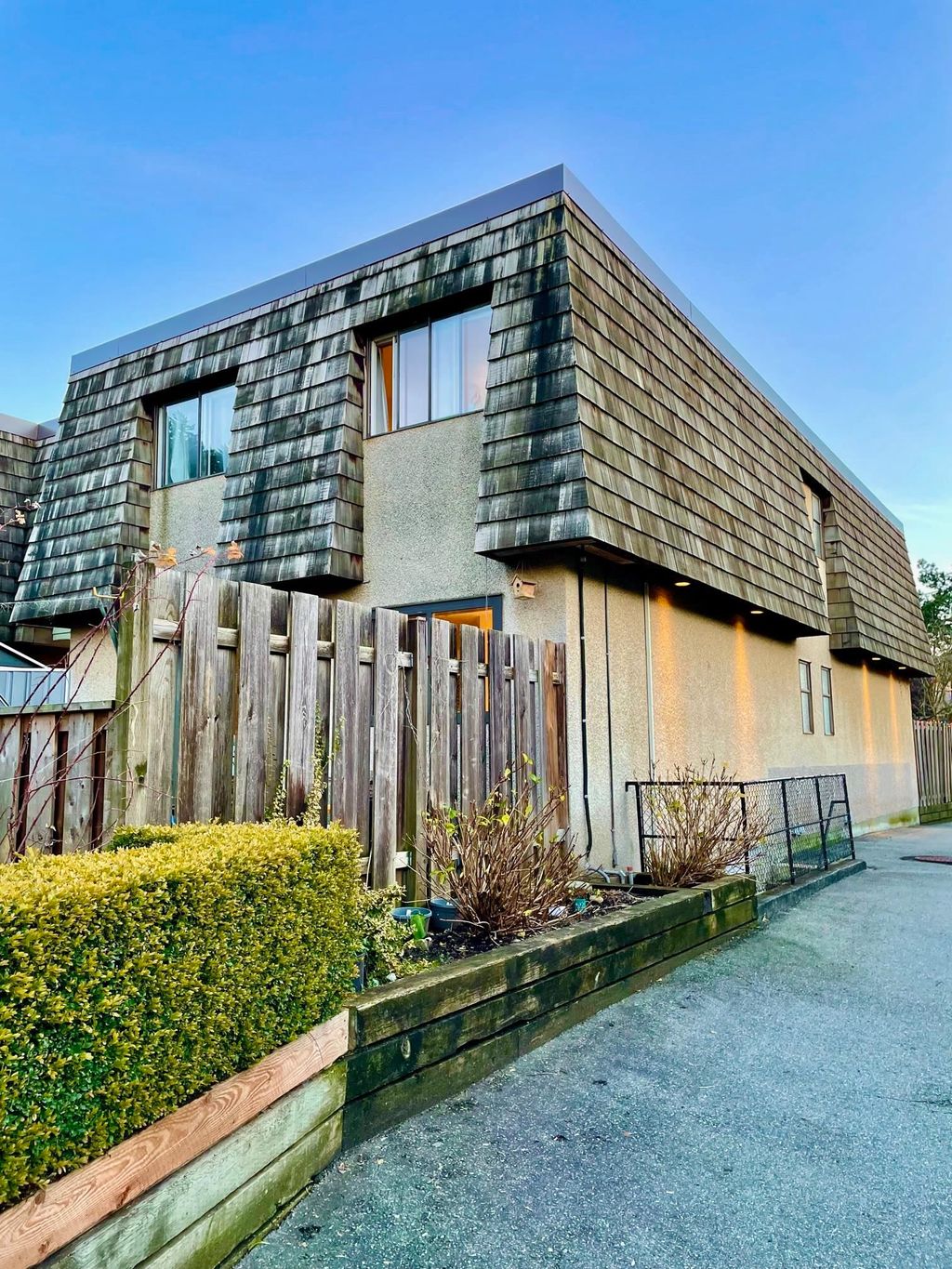 1250 Premier St