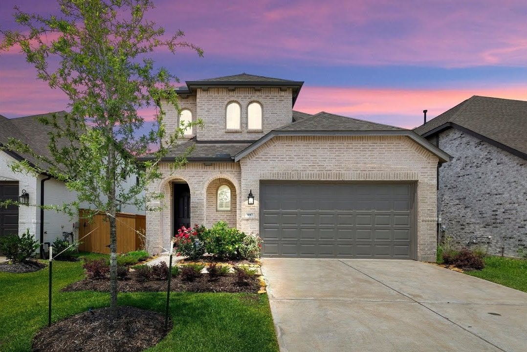 997 Newport Creek Dr