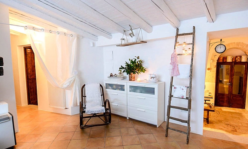 Character Filled Trulli With Pool Near Castellana Grotte