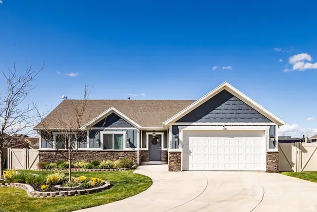 692 Stone Brook Cir