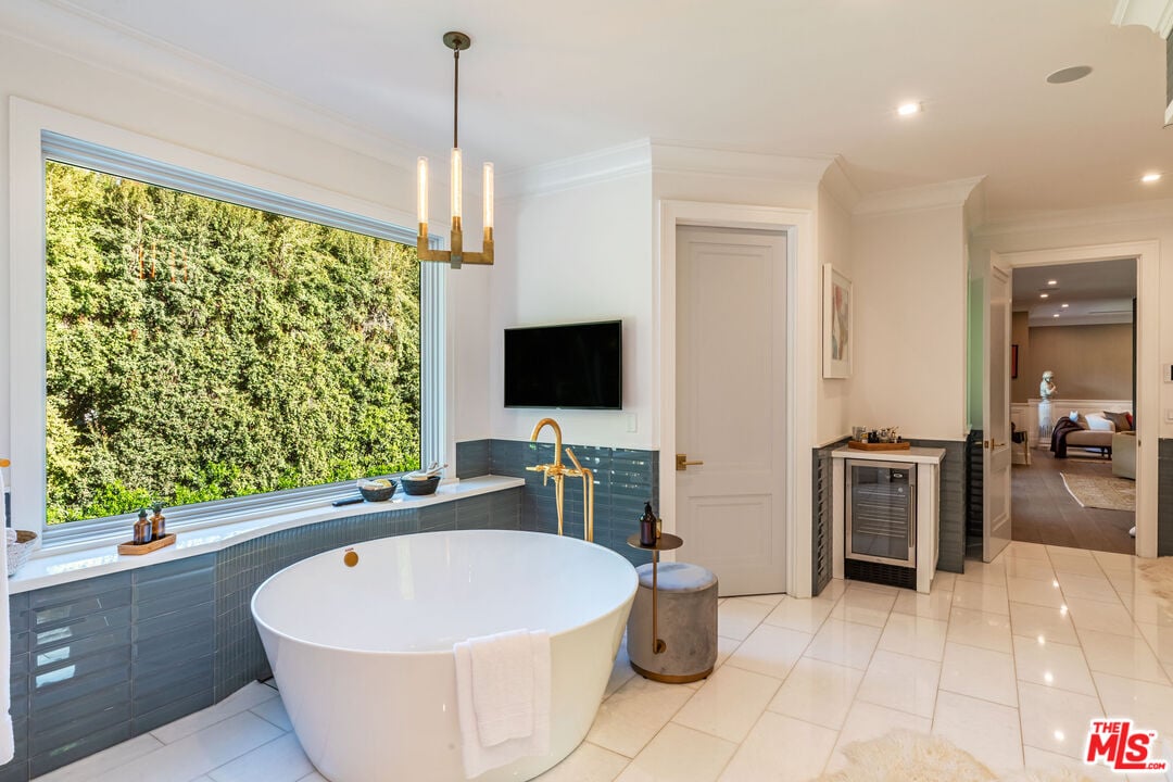 Monarch Reserve, N Norman Pl, 90049