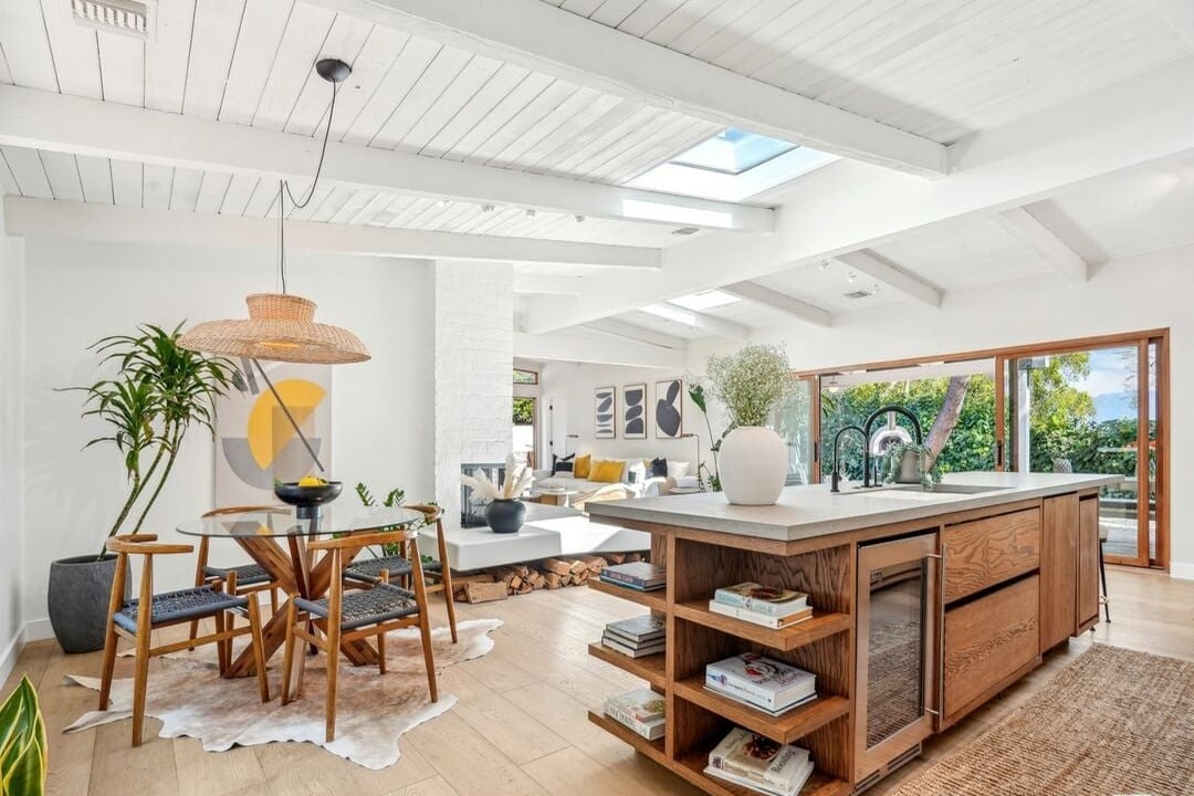 Sunset Crest Dr, 90046