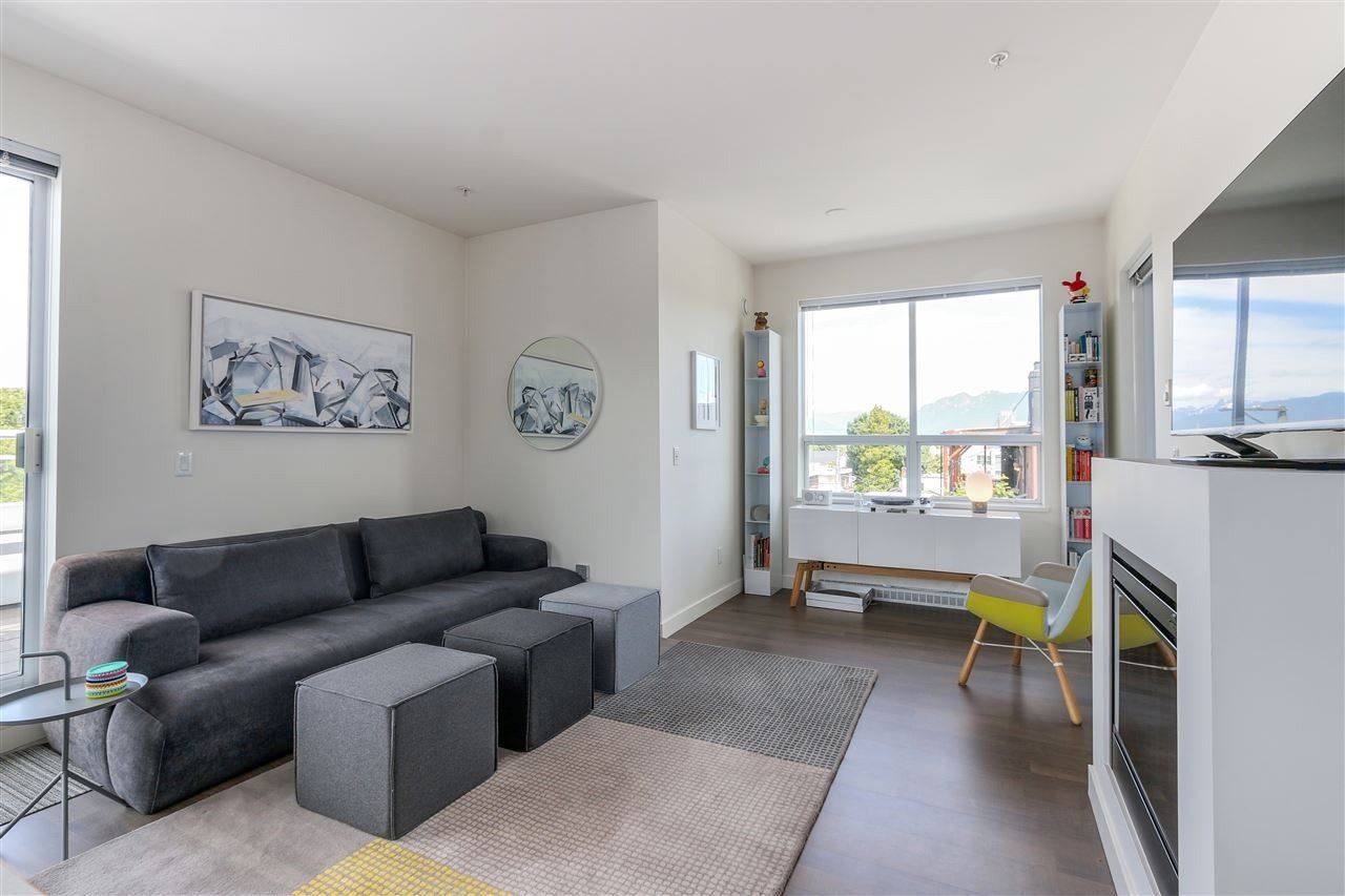 3333 Main St, #305