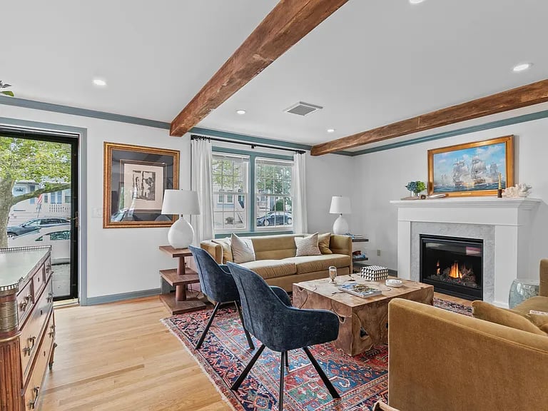 1 Narragansett Ave