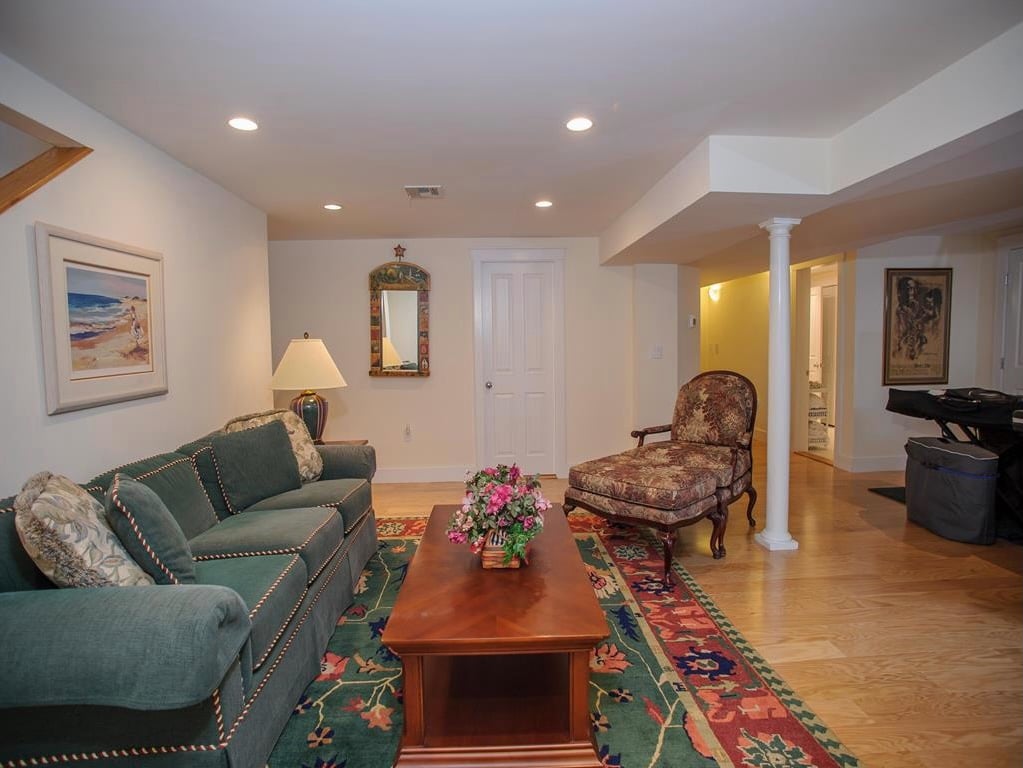 283 Pond Rd