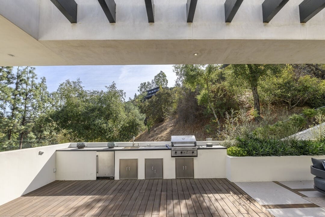 Pinnacle Manor, Willow Glen Rd, 90046