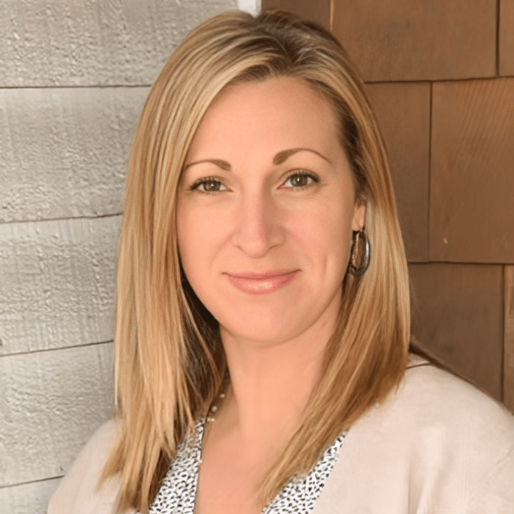 Melissa Cribbie Meredith, NH Real Estate Agent Headshot