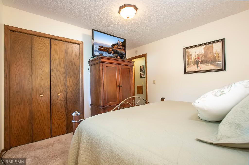 4450 Urbandale Ct N