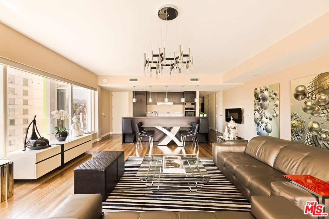 6250 Hollywood Blvd, #8A