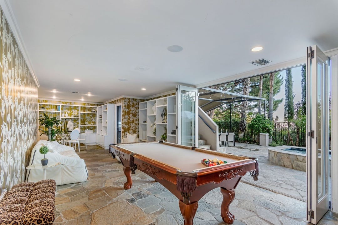 Mulholland Drive, 90068