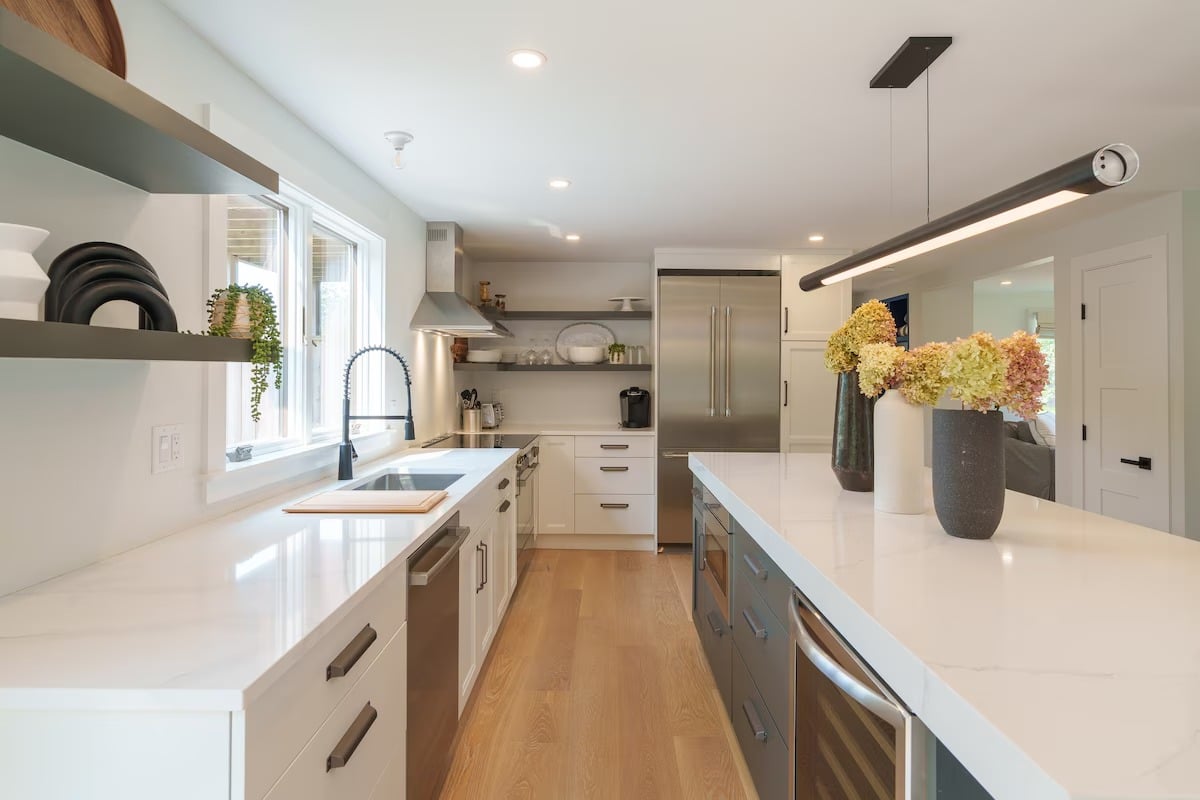 Edgartown Designer Retreat With Pool & Hot Tub