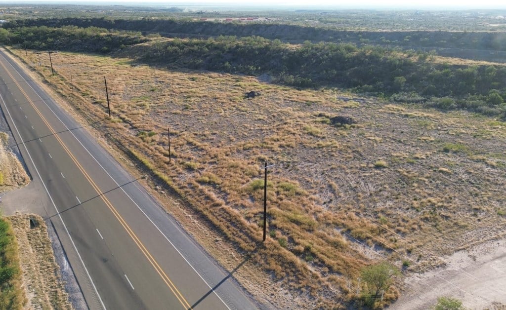 8727 N US Hwy 277