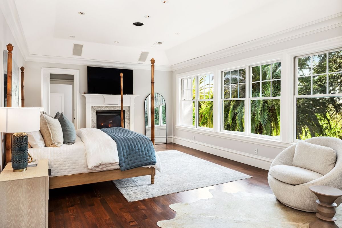 25 Crocker Ave