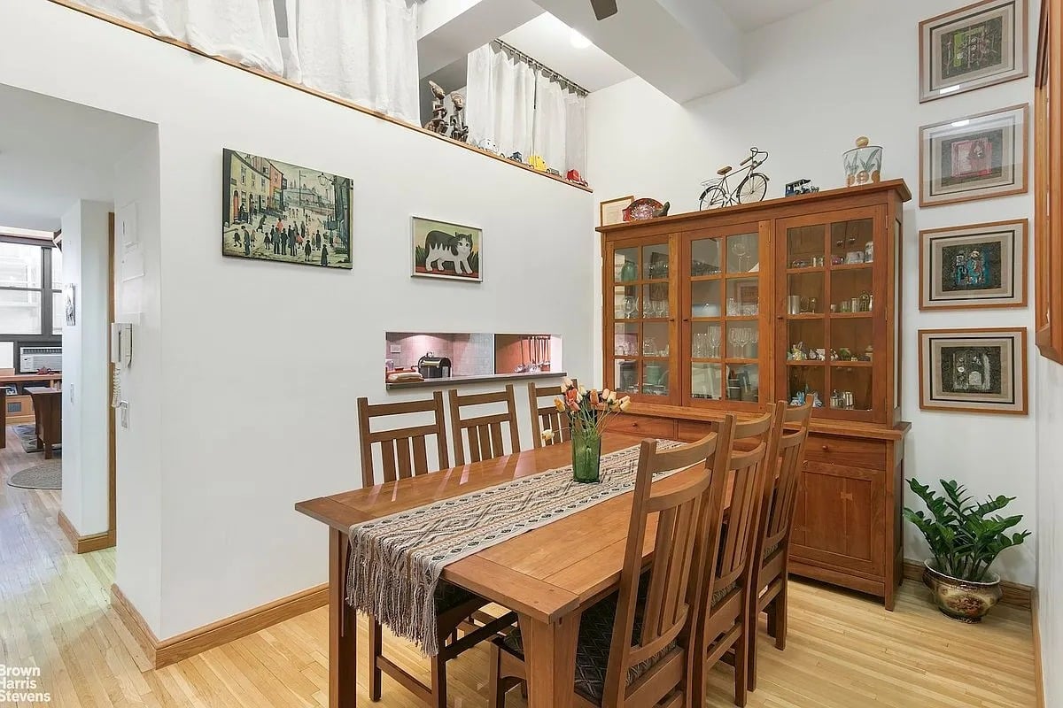 148 W 23rd St #3B