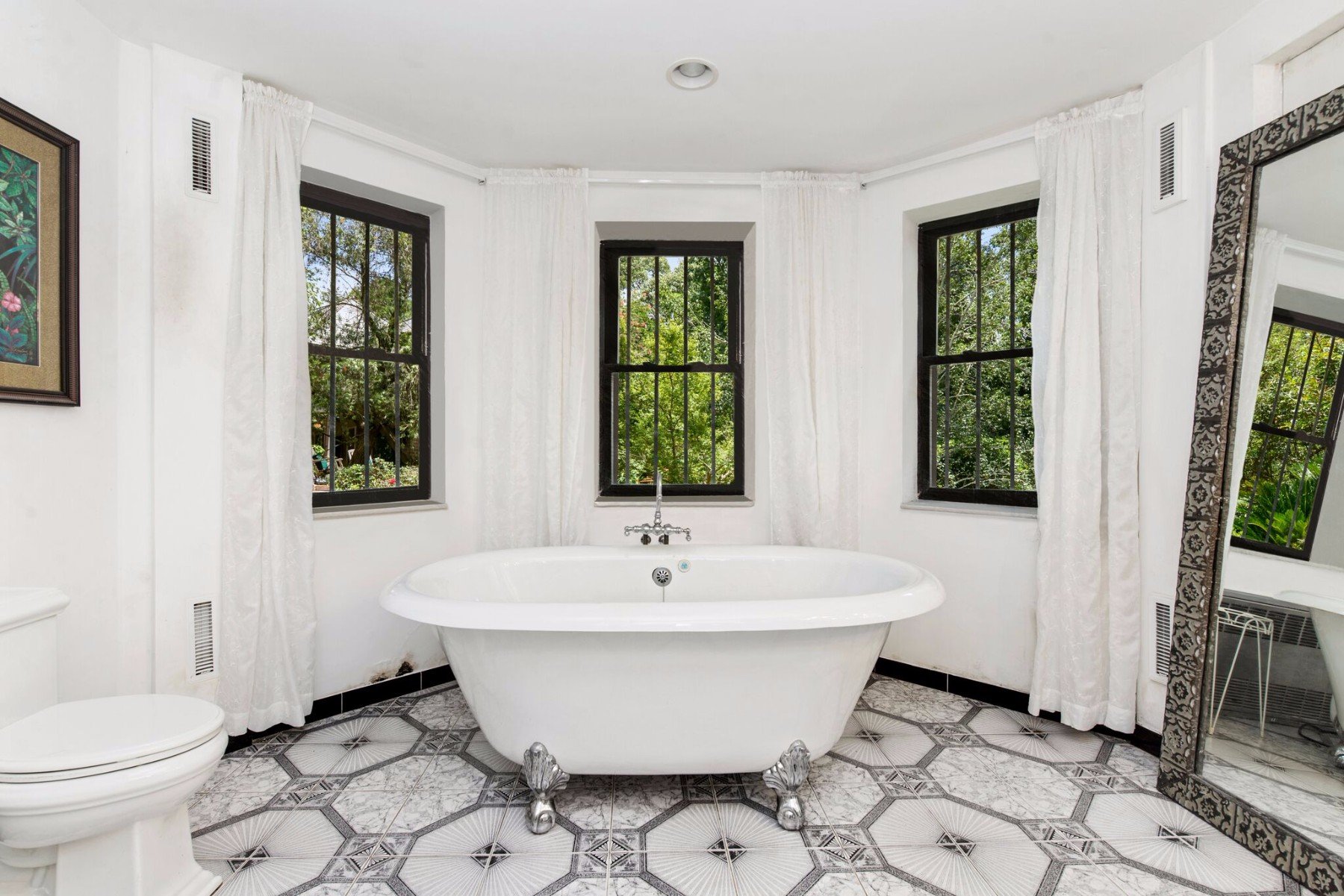 380 Sterling Pl
