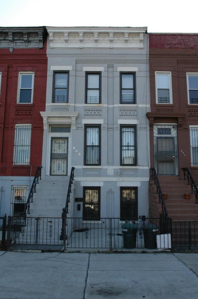 806 Halsey Street