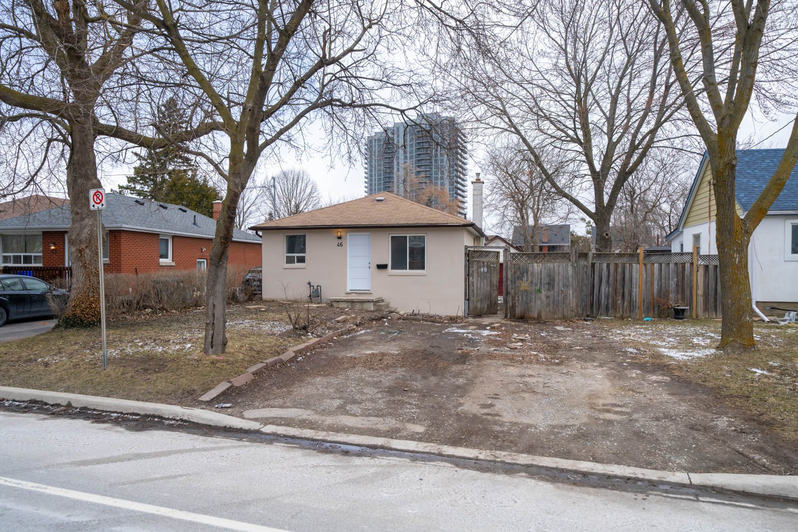 46 McMurchy Ave N