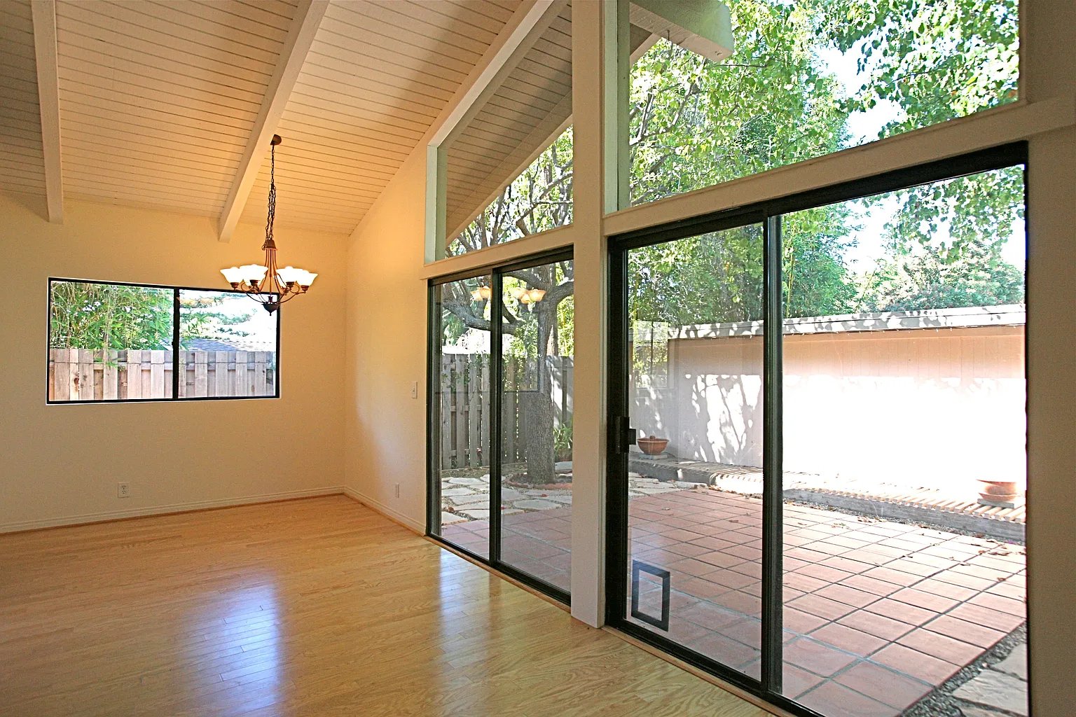 561 N La Cumbre Rd