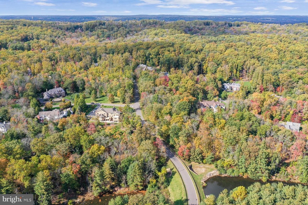 22 Running Cedar Rd