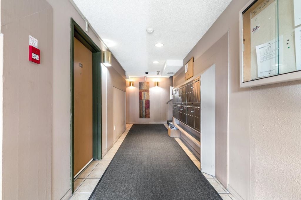 2215 Dundas St, #207