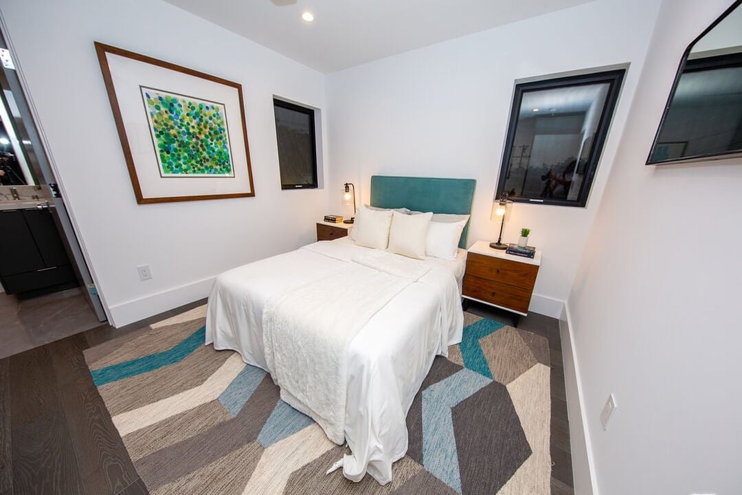 S Sherbourne Dr, 90035