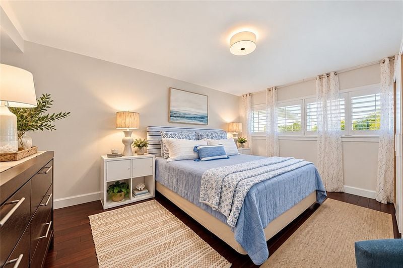 1700 Ocean Dr APT 202V