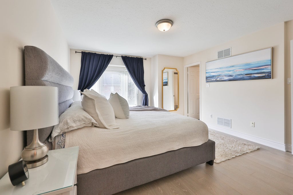 TH21-1385 Lakeshore Rd W 